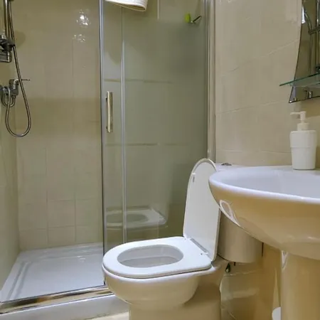1b Barabas Apartment