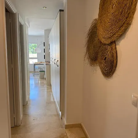 1b Barabas Apartment *